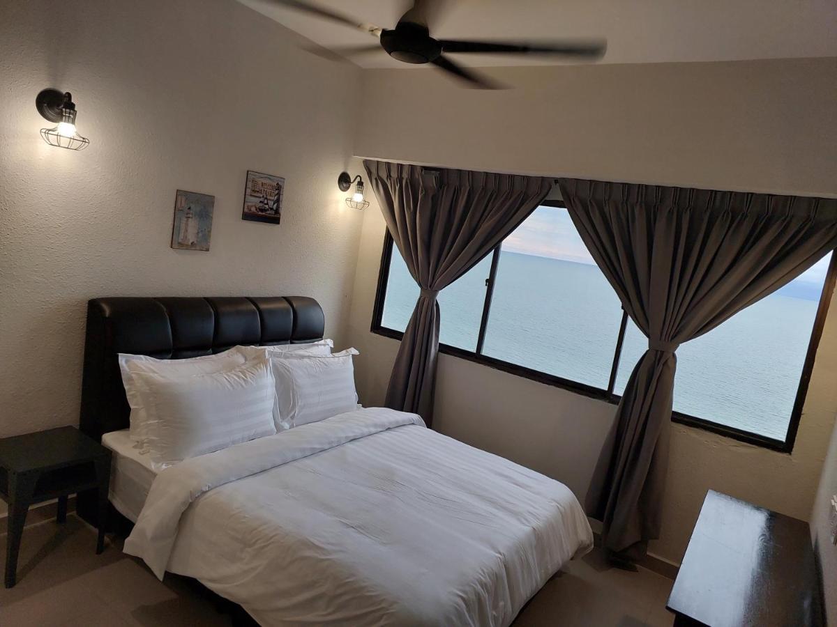 Batu Ferringhi Luxury Seaview Suite - 3Br Номер фото